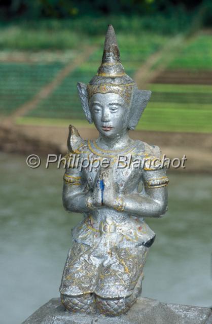 laos 02.JPG - Statue de bouddha surplombant le mékongLuang Prabang, Laos